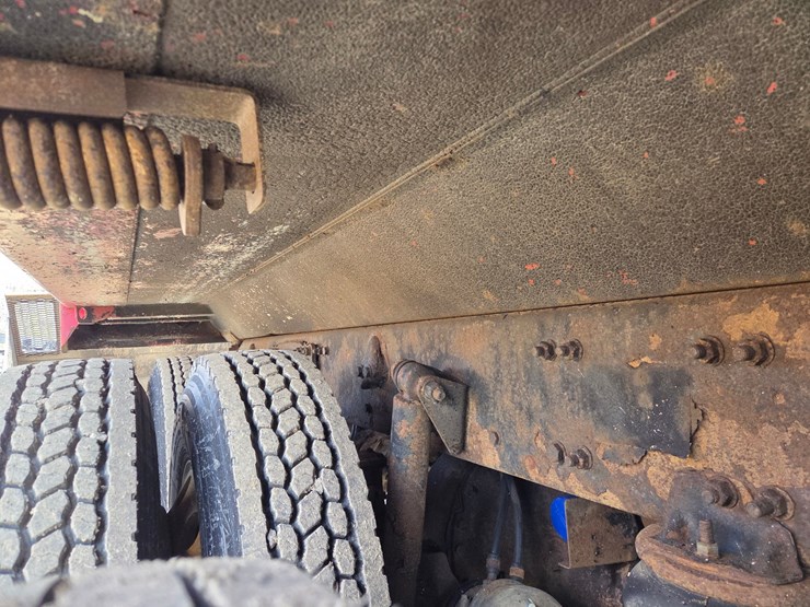 2005-massey-ferguson-8-image-34