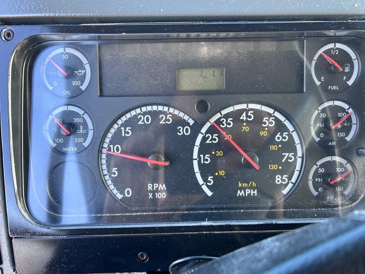 #1680-•-2003-freightliner-day-cab-truck-tractor-image-58