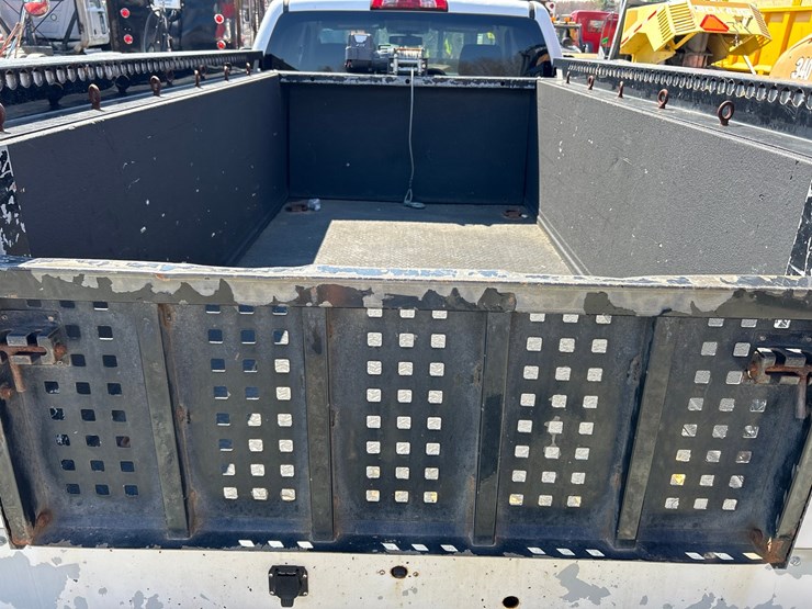 2018-chevrolet-3500-image-24