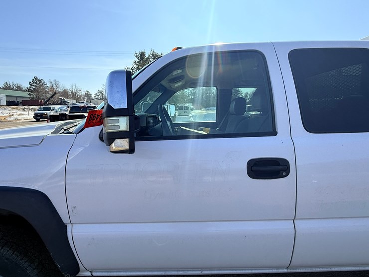 2006-chevrolet-3500hd-image-12