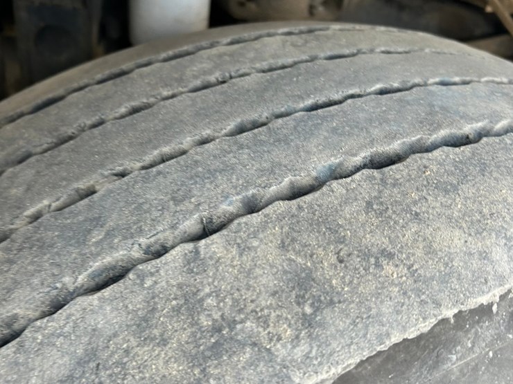 #2237-•-2006-mack-tri-axle-concrete-placement-truck-image-86