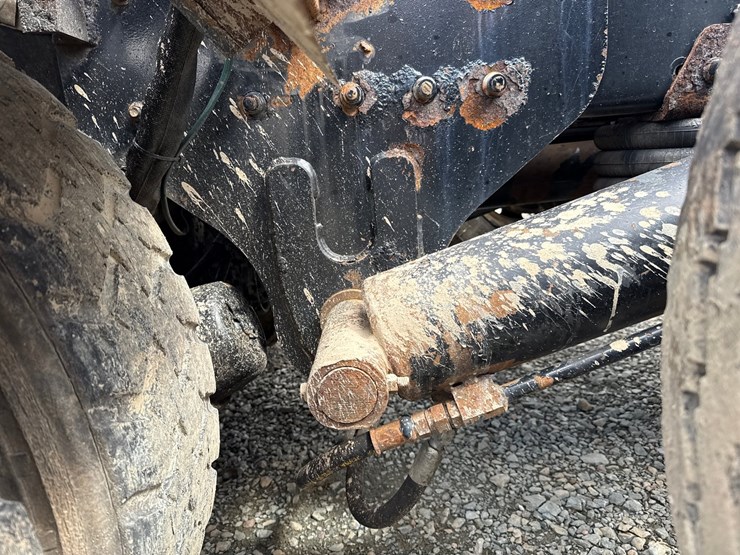 2016-massey-ferguson-8-image-49