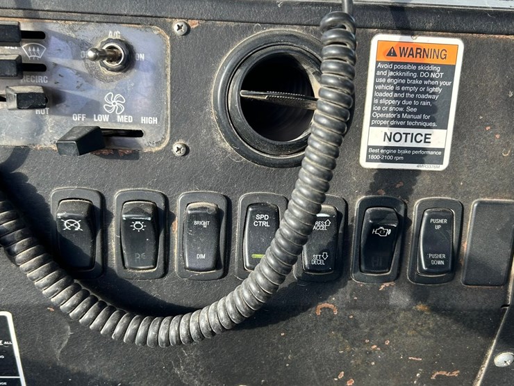 #2237-•-2006-mack-tri-axle-concrete-placement-truck-image-69