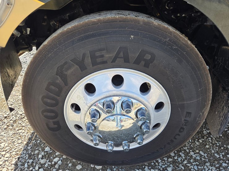 2013-peterbilt-337-image-57