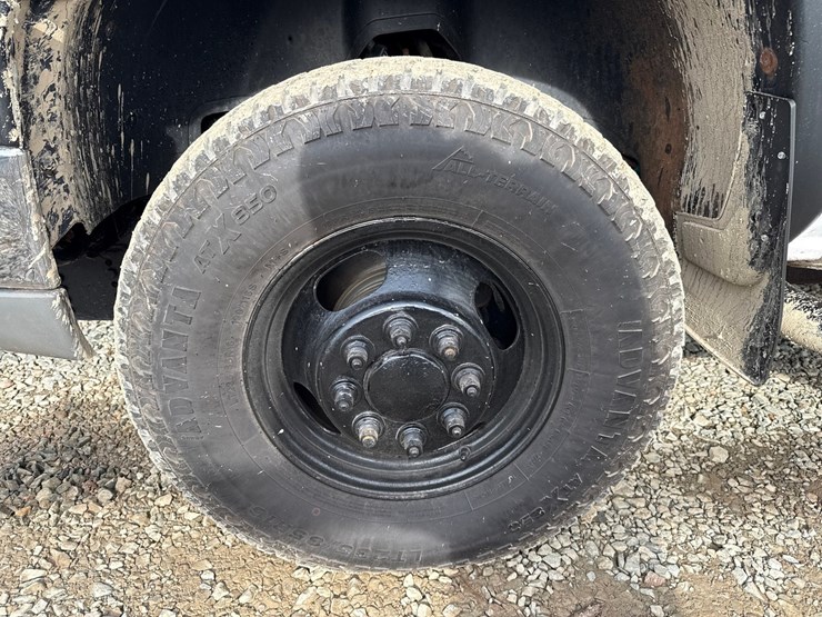 2005-chevrolet-3500-image-38