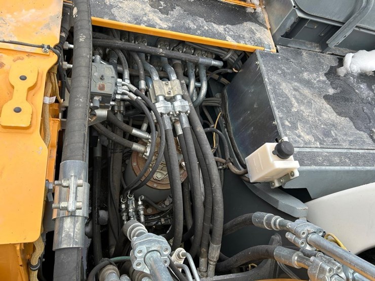 2016-liebherr-r946-lc-image-21