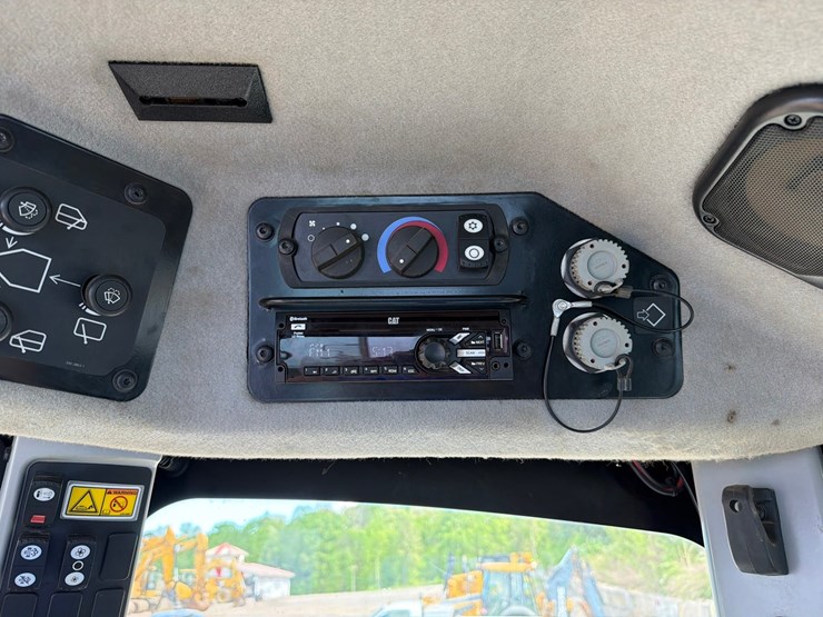 2018-caterpillar-12m3-image-54