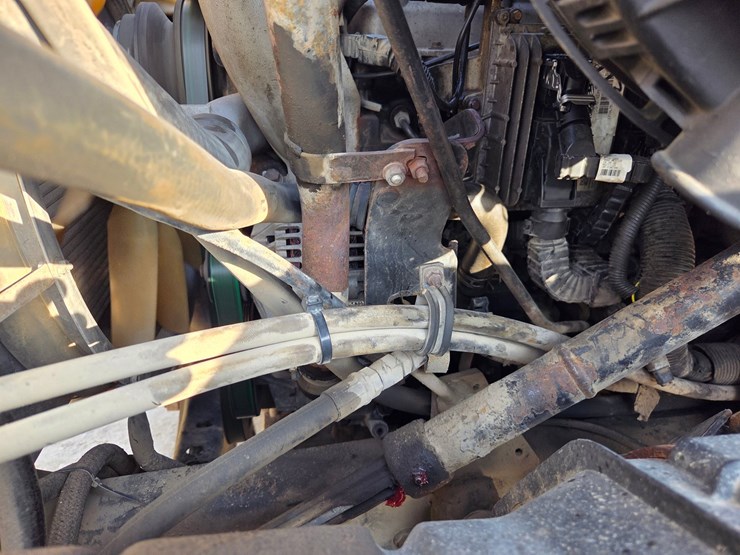 2012-international-7600-image-44