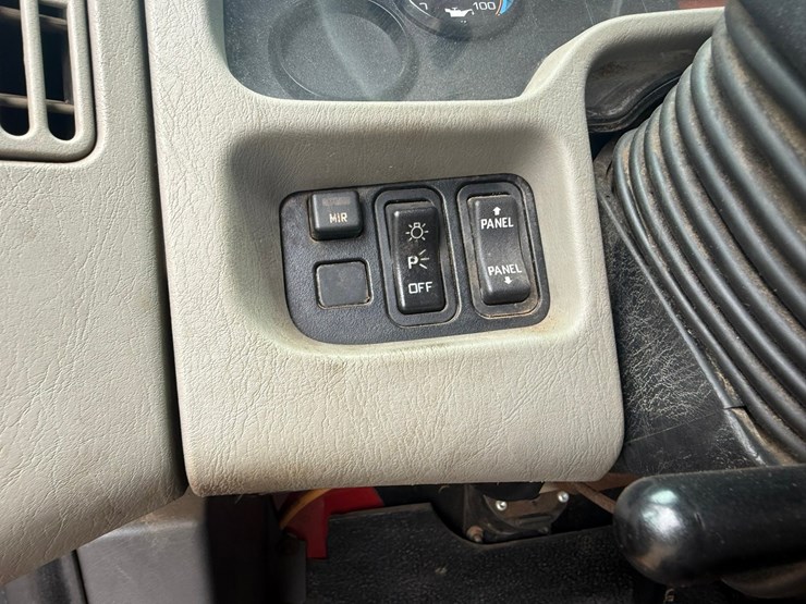 2012-international-7400-image-69