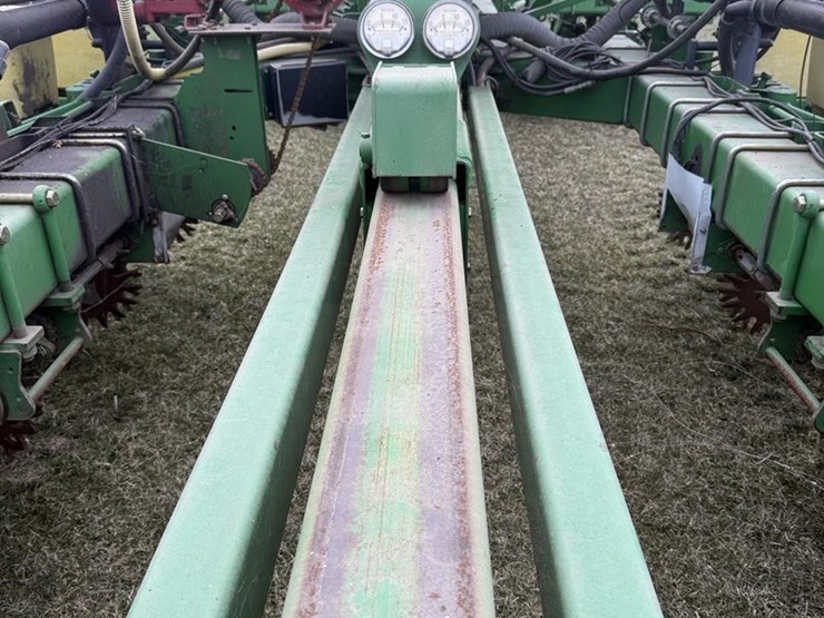 1997-john-deere-1770-image-41