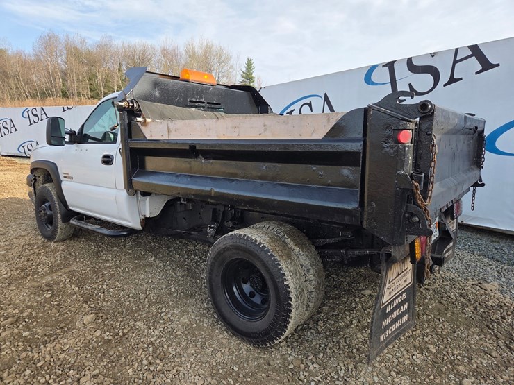 2005-chevrolet-3500-image-3