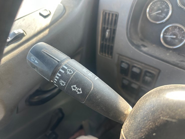 2015-peterbilt-337-image-28