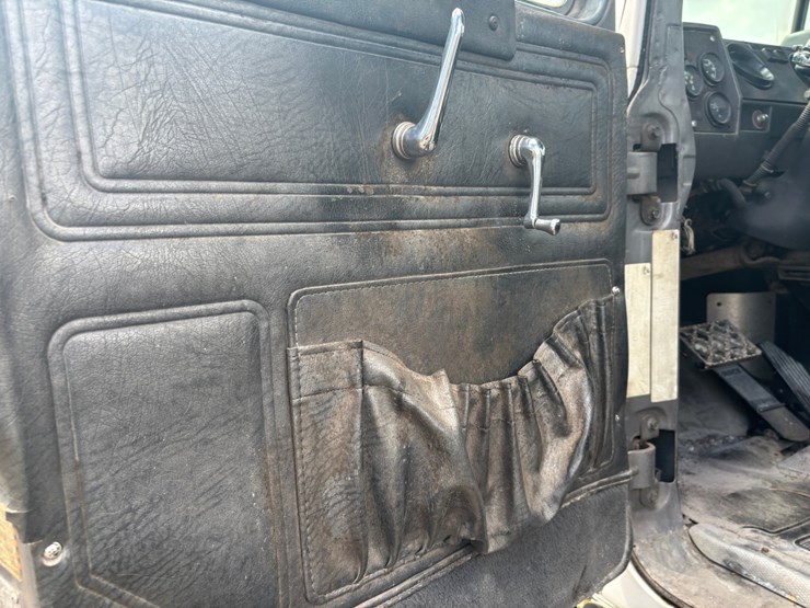 1999-mack-rd600-image-28