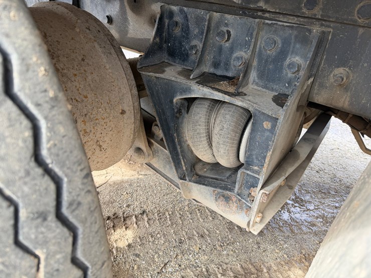 #1049-•-2005-mack-granite-tri-axle-dump-image-41