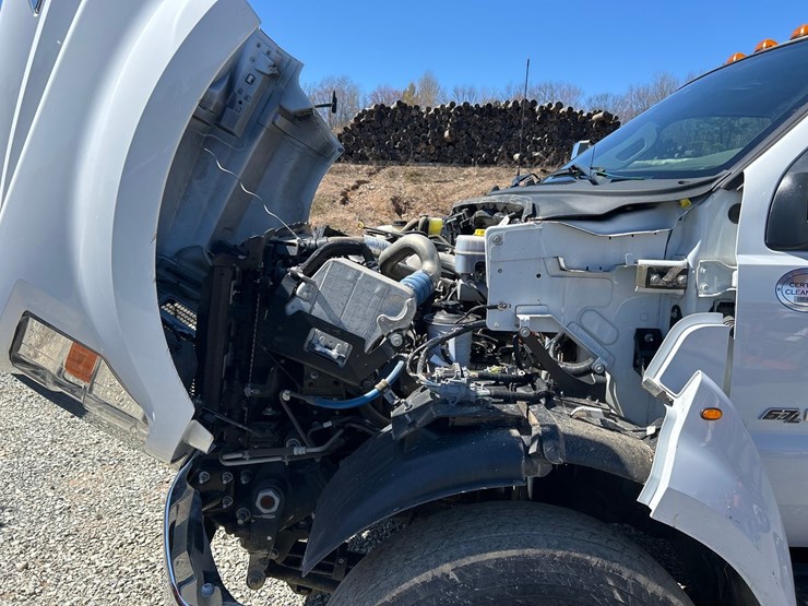 2023-ford-f750-image-35