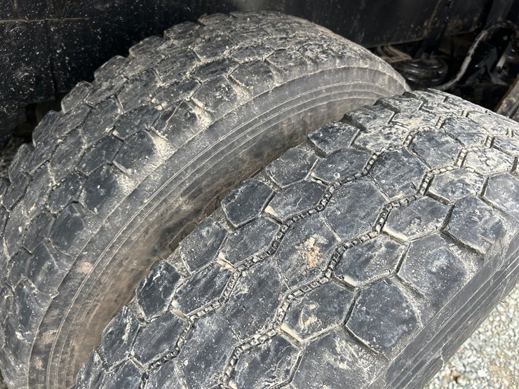 2005-peterbilt-357-image-97