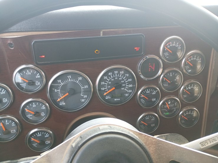 2012-massey-ferguson-8-image-47