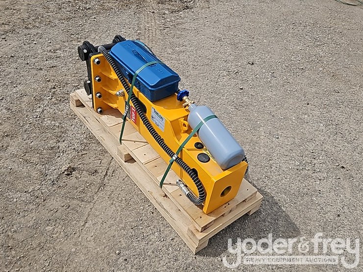 2025-caterpillar-304-image-4