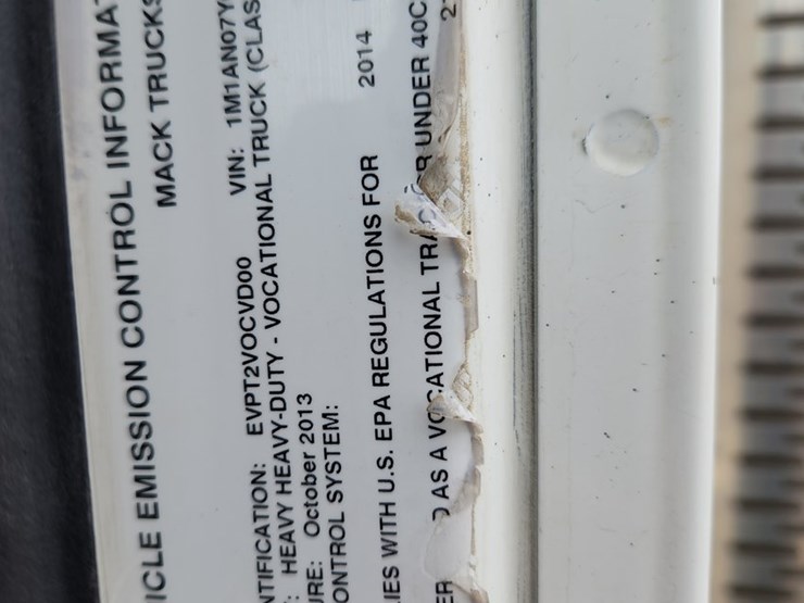 2014-massey-ferguson-8-image-43