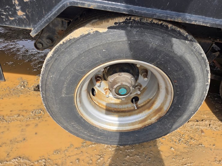 2013-massey-ferguson-8-image-49