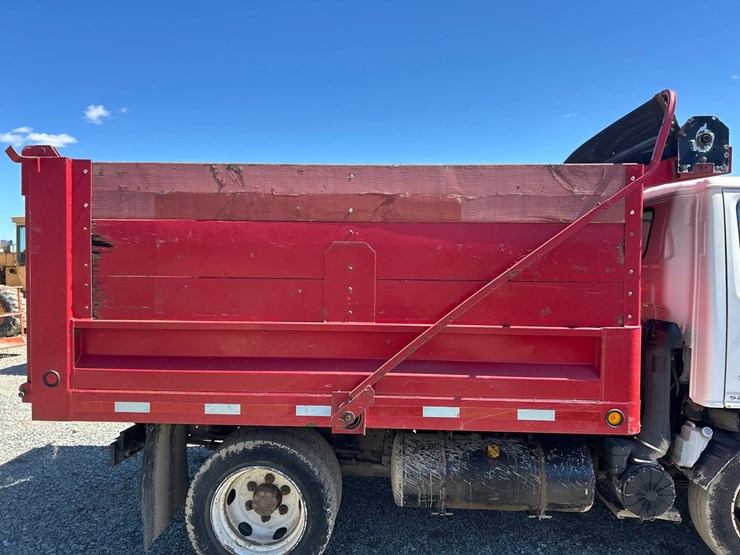 2005-isuzu-nqr-image-13