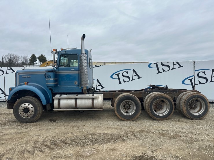 1985-kenworth-w900-image-2