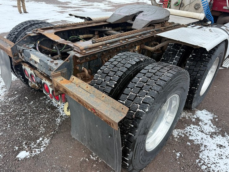 2011-kenworth-t800-image-22