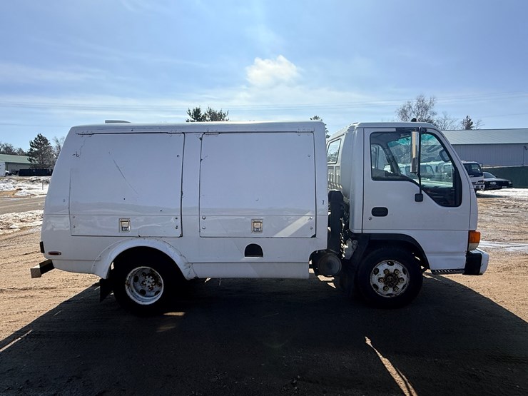 2001-isuzu-npr-image-4