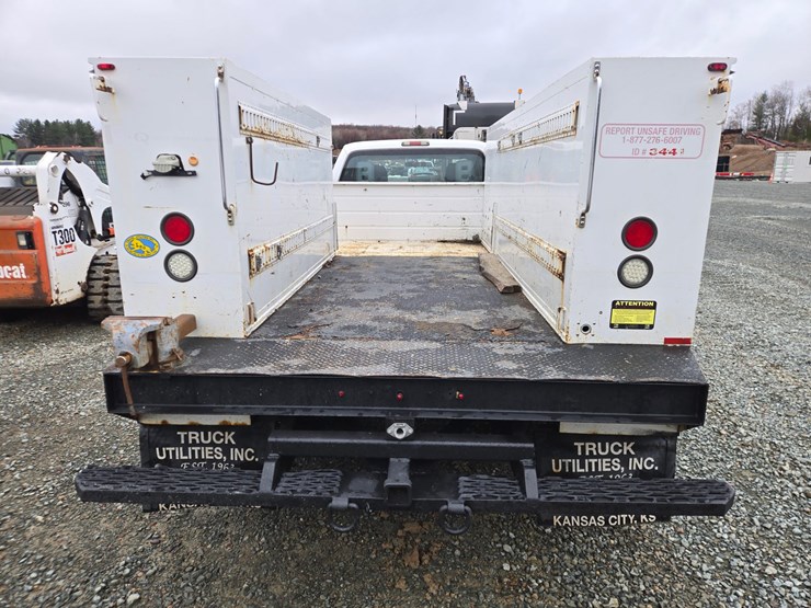 2011-ford-f550-image-19