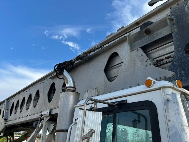 #2237-•-2006-mack-tri-axle-concrete-placement-truck-image-46