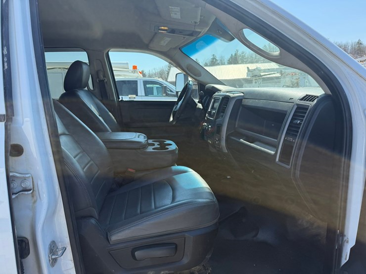 #1061-•-2016-ram-5500-heavy-duty-service-truck-image-35