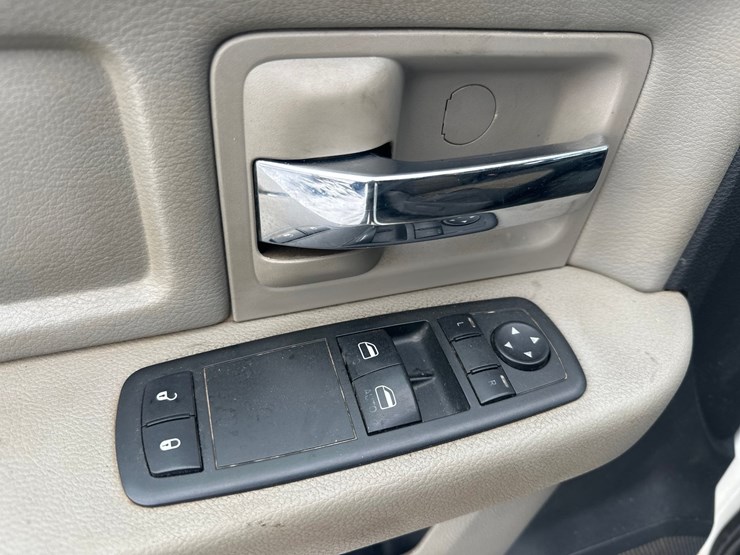 2012-massey-ferguson-8-image-41