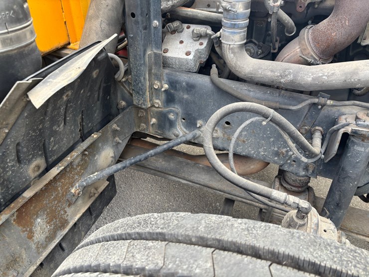 2005-gmc-t7500-image-97