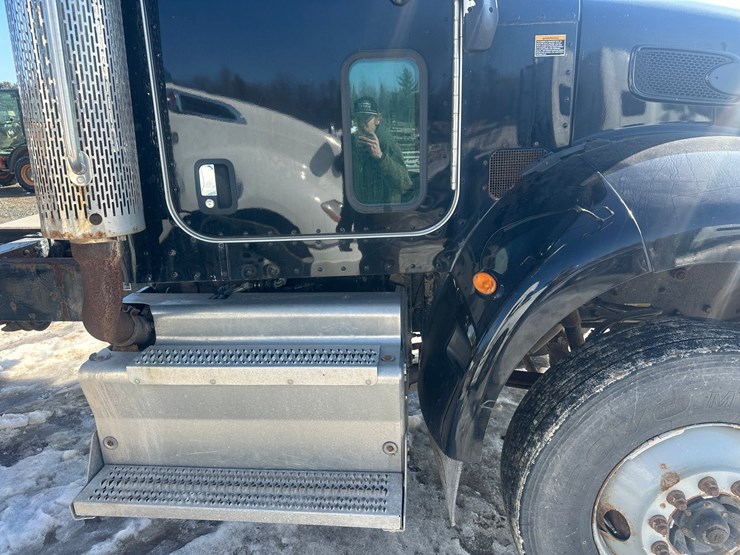 2015-peterbilt-337-image-14