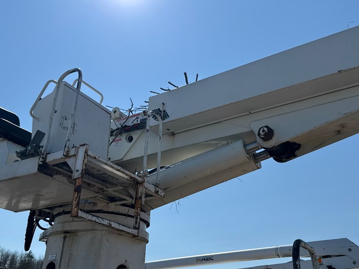 2010-international-7400-image-39