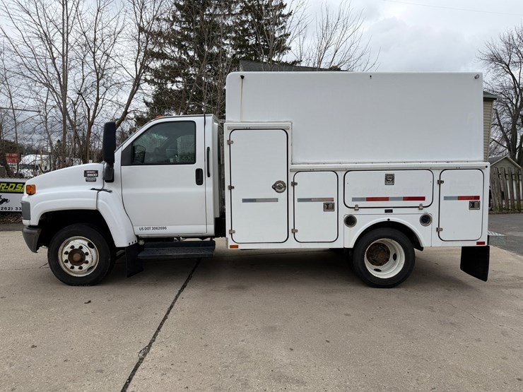 #1048-•-2009-gmc-c5500-specialty-service-truck-image-2