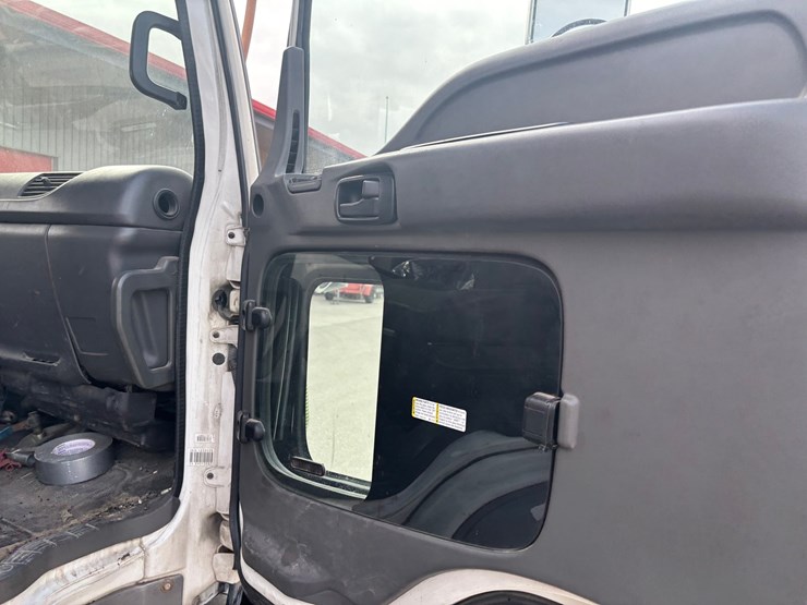 2005-gmc-t7500-image-15