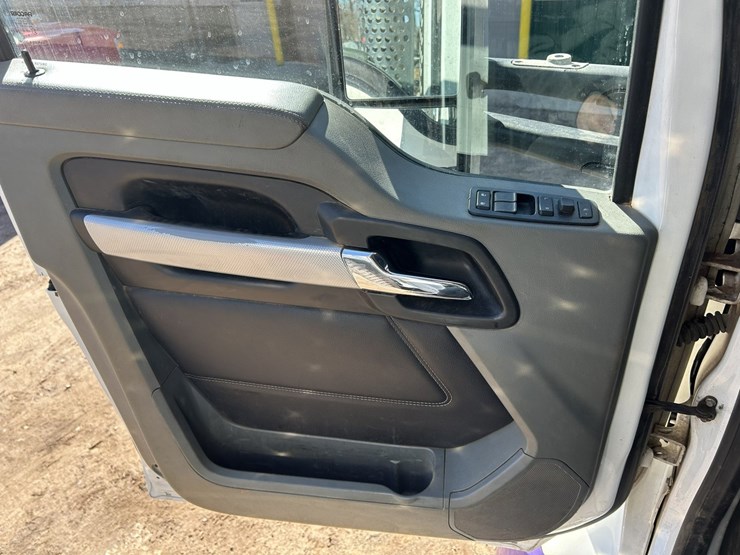 2020-kenworth-t880-image-76