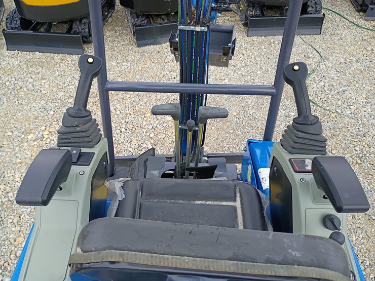 #24176-•-2025-agt-mx20r-mini-excavator-image-12