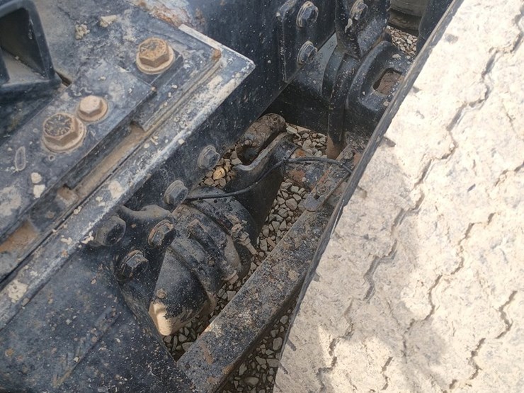 2012-massey-ferguson-8-image-25