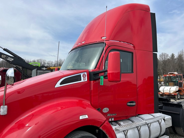 2015-kenworth-t680-image-13