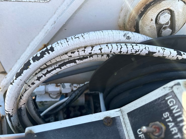 1998-freightliner-fl70-image-50