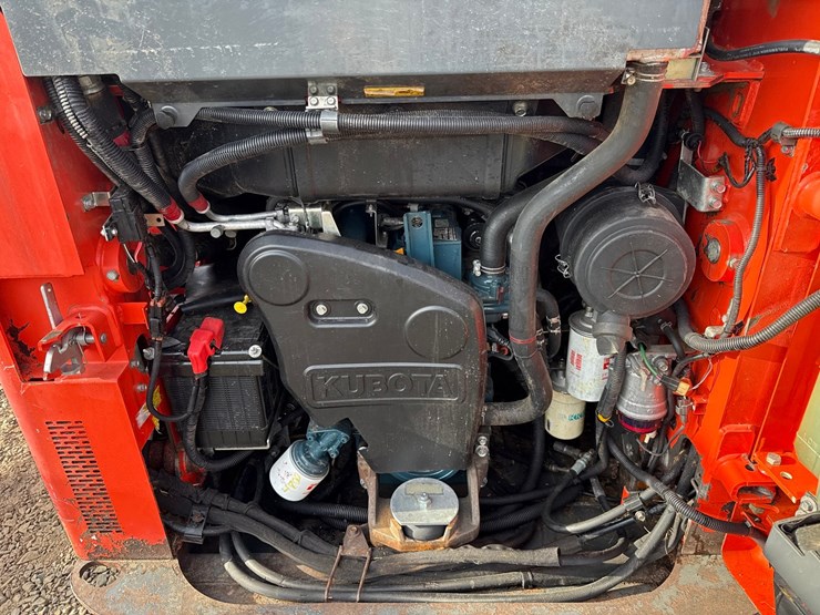 kubota-ssv65-image-24