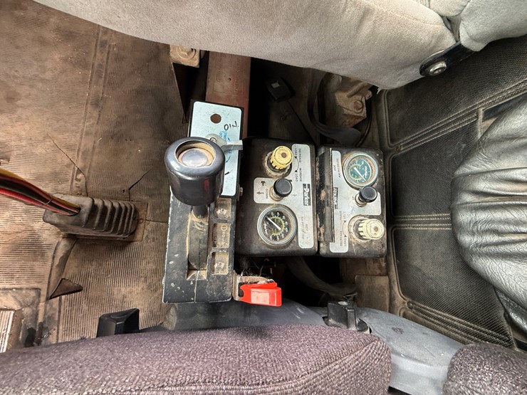 #1056-•-1989-mack-quad-axle-dump-truck-image-47