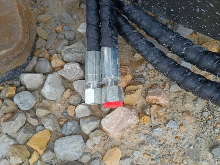 #l19-018-•-tpm-32"-bucket-mini-excavator-attachment-image-5