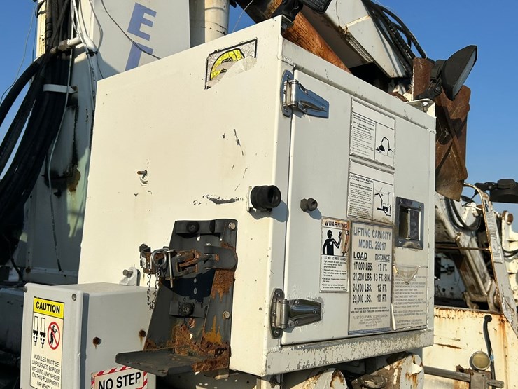 peterbilt-365-image-36