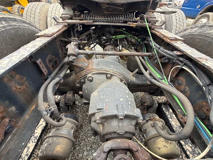 2016-massey-ferguson-8-image-37