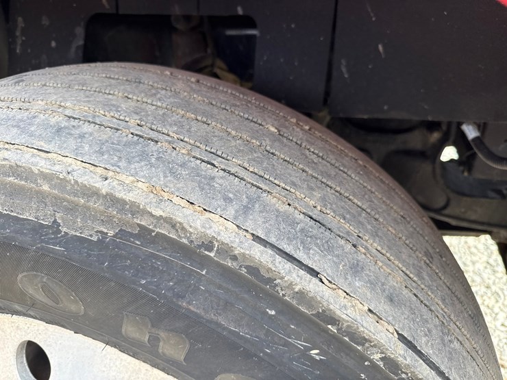 2018-freightliner-122sd-image-82