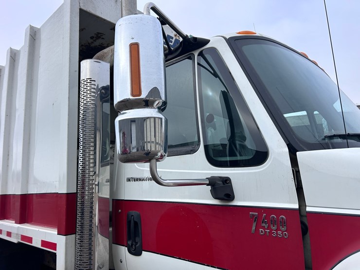 2003-international-7400-image-20