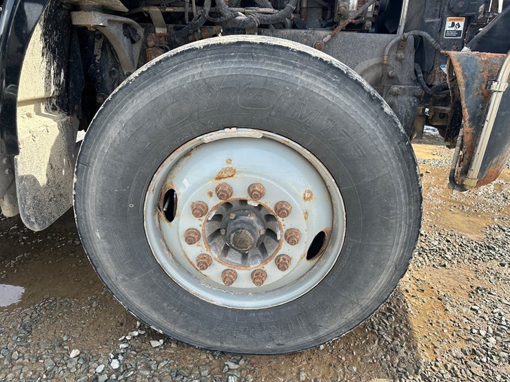 2015-peterbilt-337-image-59